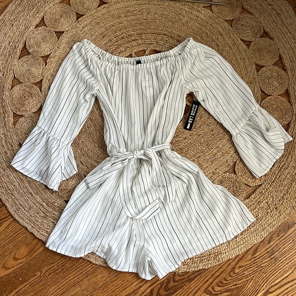 Flutter sleeve striped romper - Picture 1 of 3